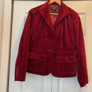 Pre-loved burgundy velvet blazer. Excellent condition, missing front button.